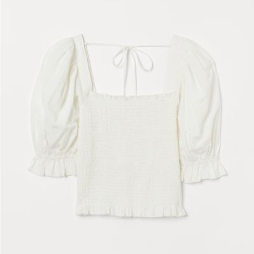 HM ruched smocked puff sleeve top. EUC